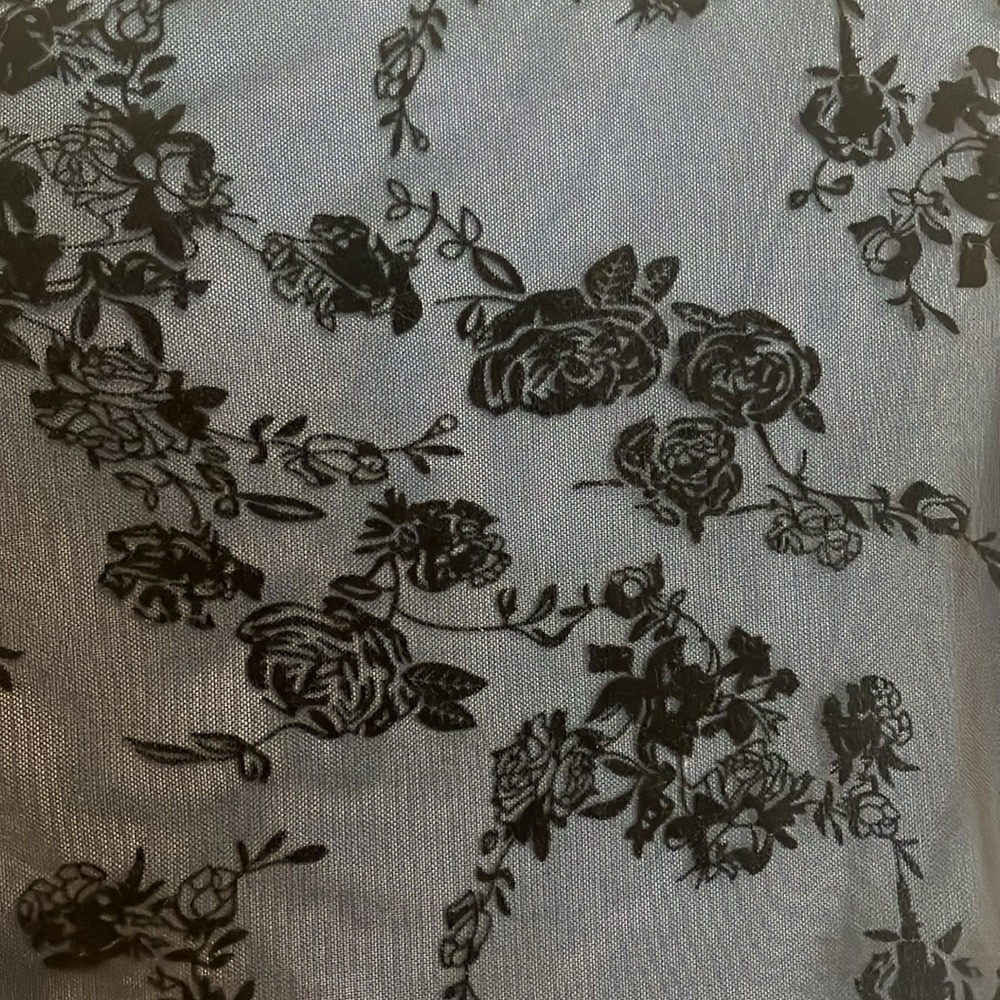 Pretty little top blue lining with black overlay lace size extra small - Picture 4 of 5